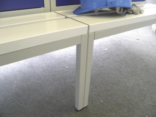 PAVOY Umkleideschrank Basis mit Sitzbank + 3 Abteile, Abteilbreite 300 mm